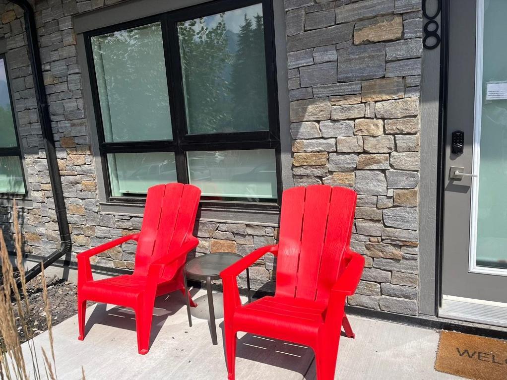 Mountain View Studio In Town Canmore Bagian luar foto